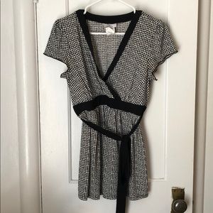 Black and white maternity top